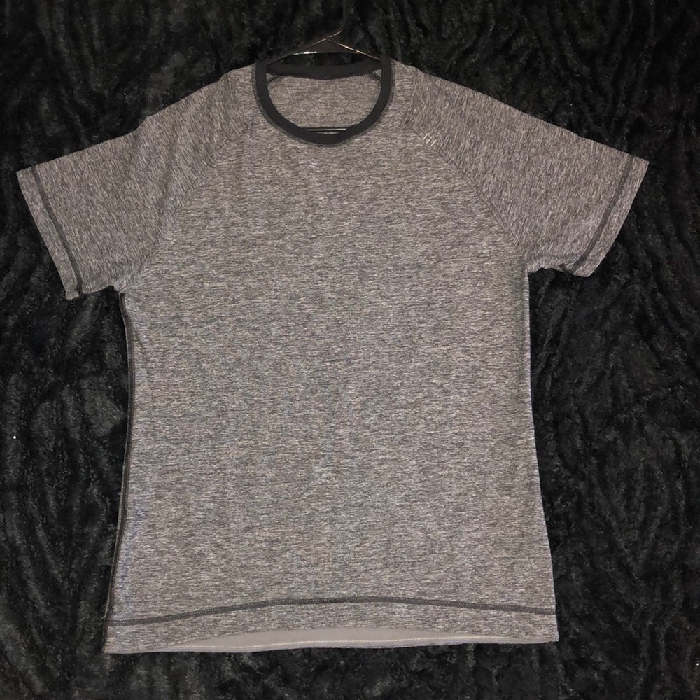 Men’s Lululemon athletics tee shirt
